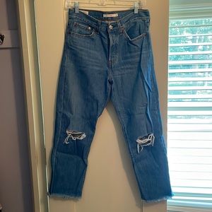 Vintage Levi’s Wedgie Straight Jeans size 27. Medium wash, excellent quality.